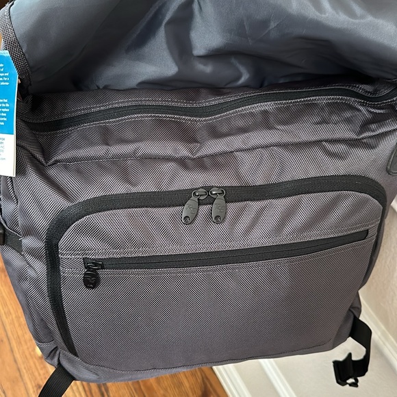 Rick Steves LAPTOP MESSENGER BAG - grey/blk - Picture 6 of 16